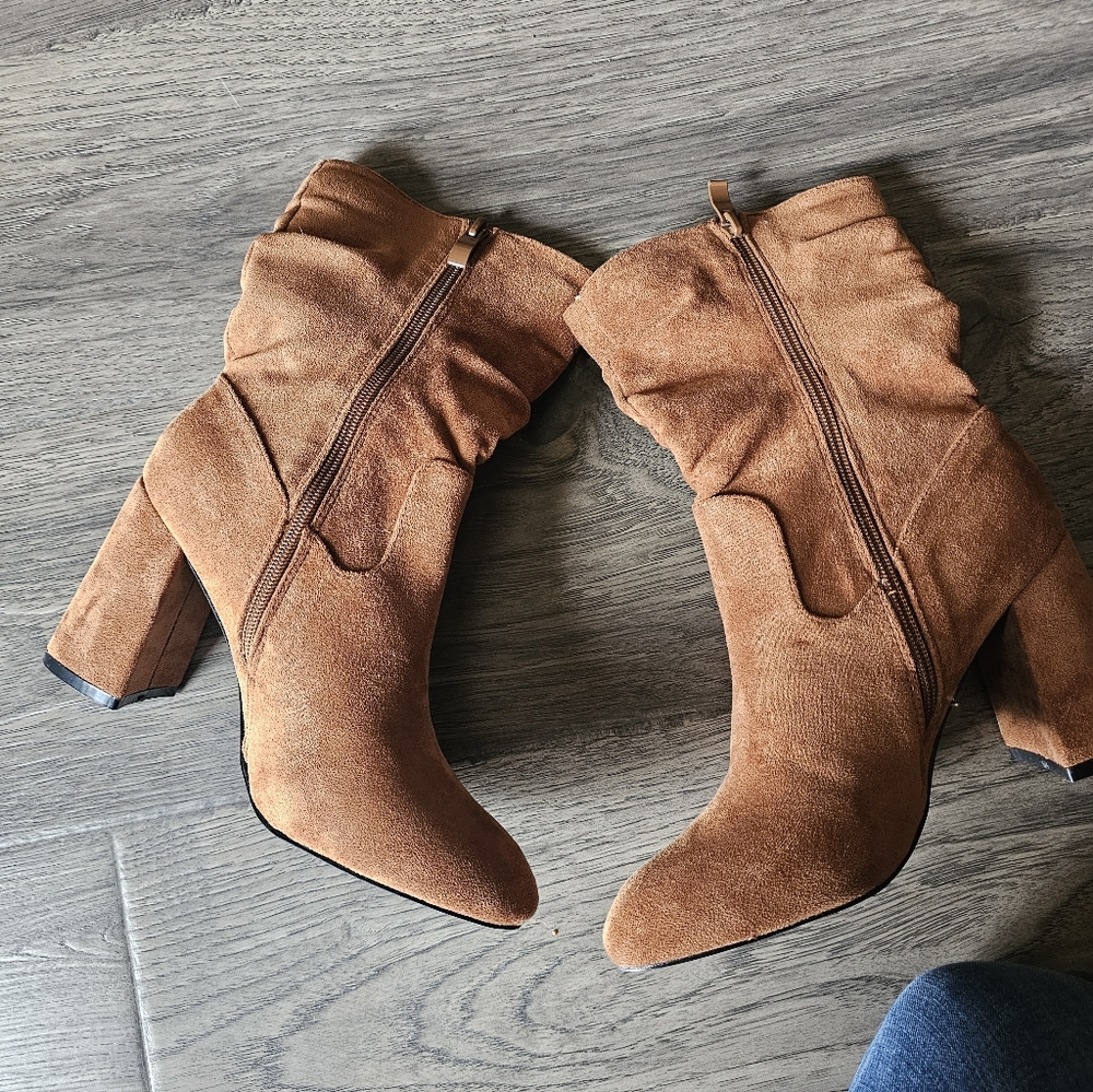 Bella Marie, Women's Tan Suede Boots, Size 7.5 New - Picture 4 of 6